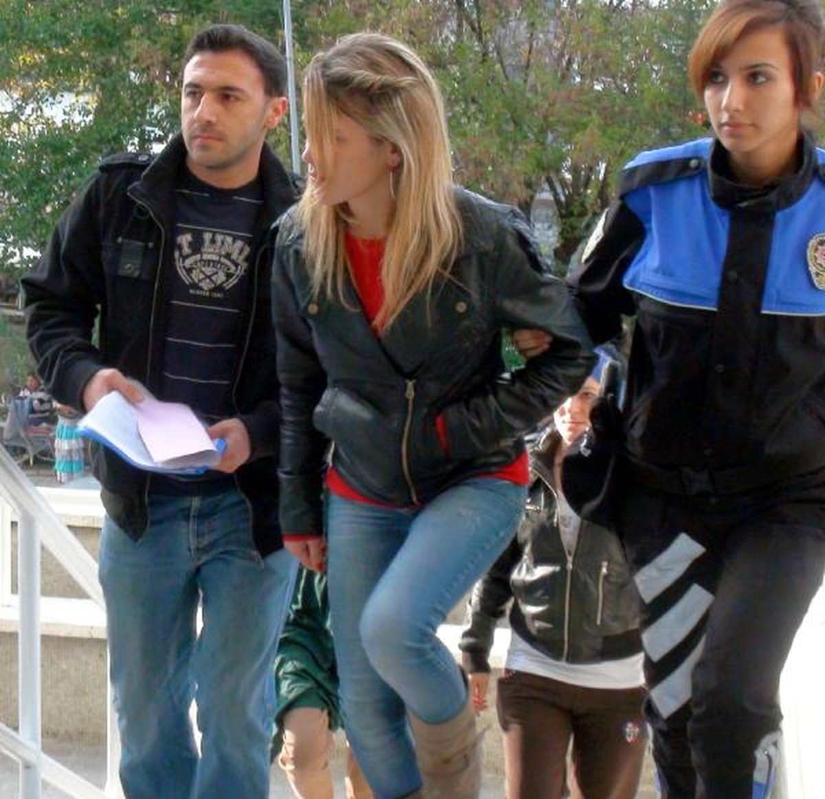 İç Çamaşırından Uyuşturucu Hap Çıktı