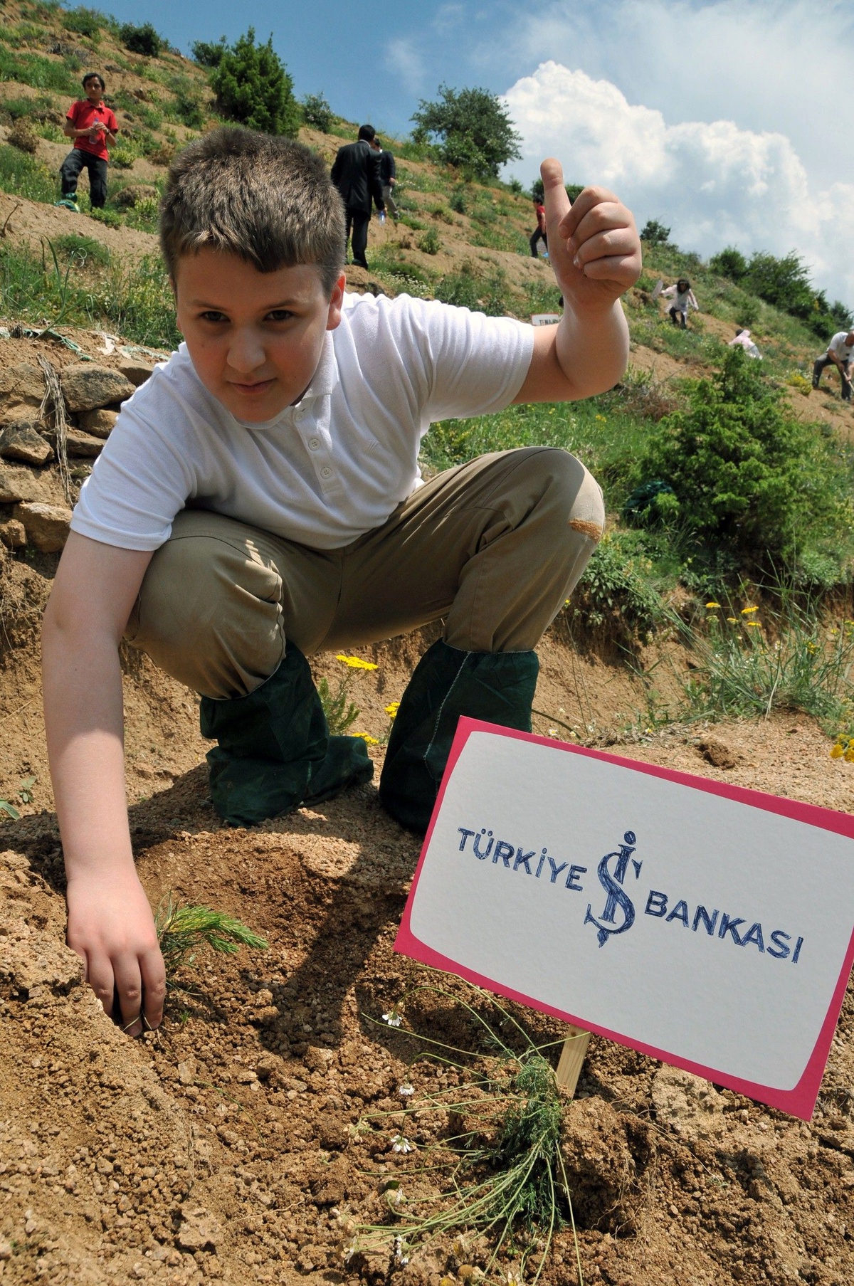 İş Bankası 80\'inci Ormanını Osmaniye\'de Kurdu