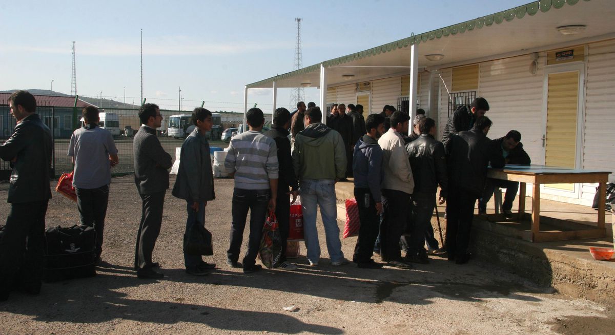Kilis\'e İllegal Yollarla Gelen Suriyeliler Ülkelerine Dönüyor