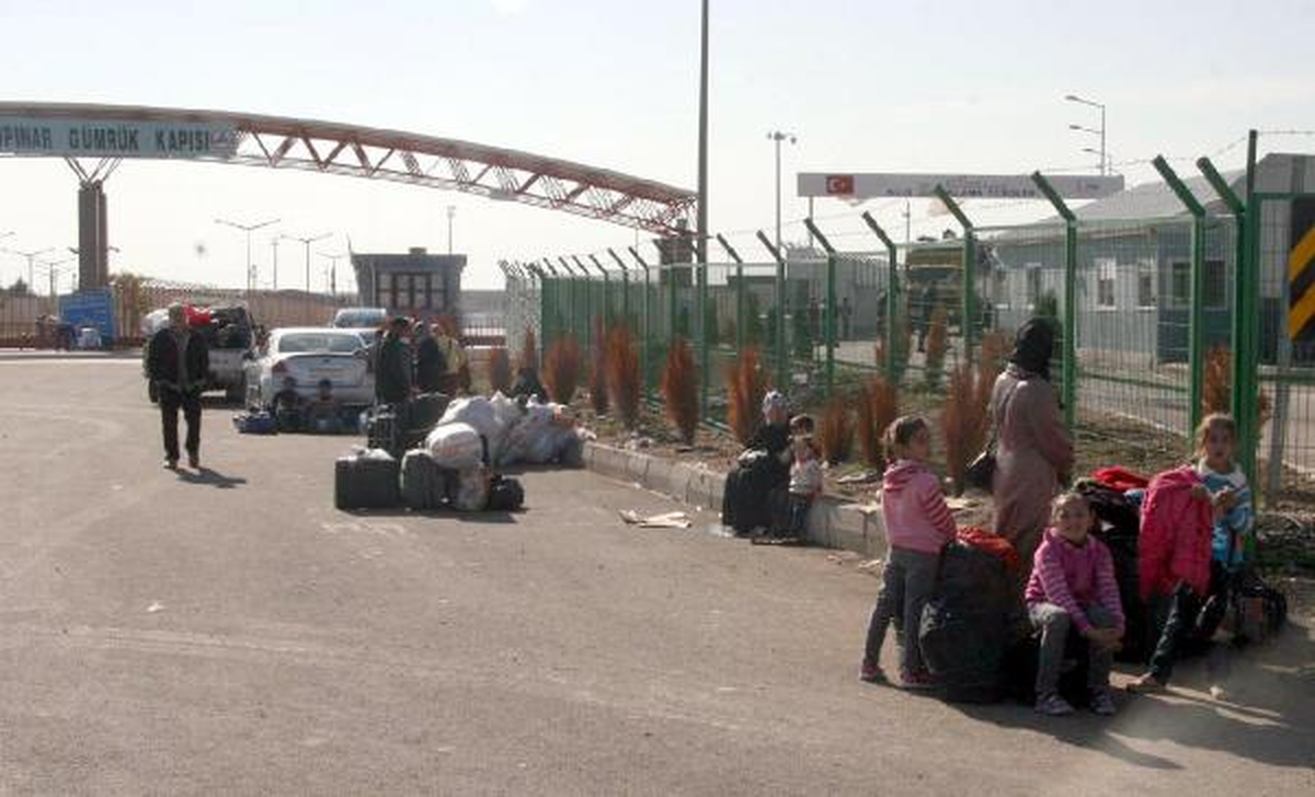 Kilis\'e Kaçak Giren Suriyeliler Ülkelerine Dönüyor