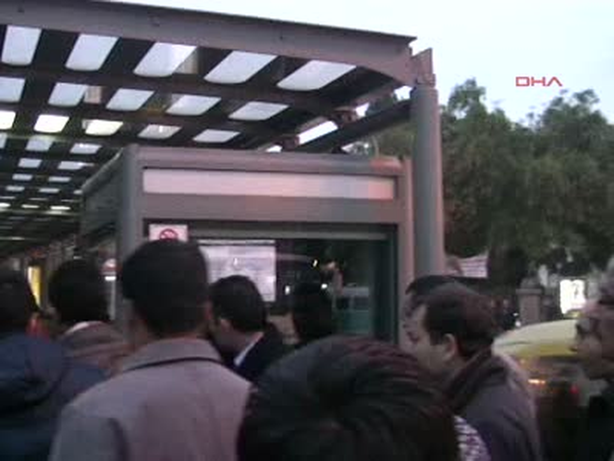 Konya Üniversiteli Grup, Polis Eşliğinde Uzaklaştırıldı "Konya\'da Tehlikeli Gerginliği Polis...