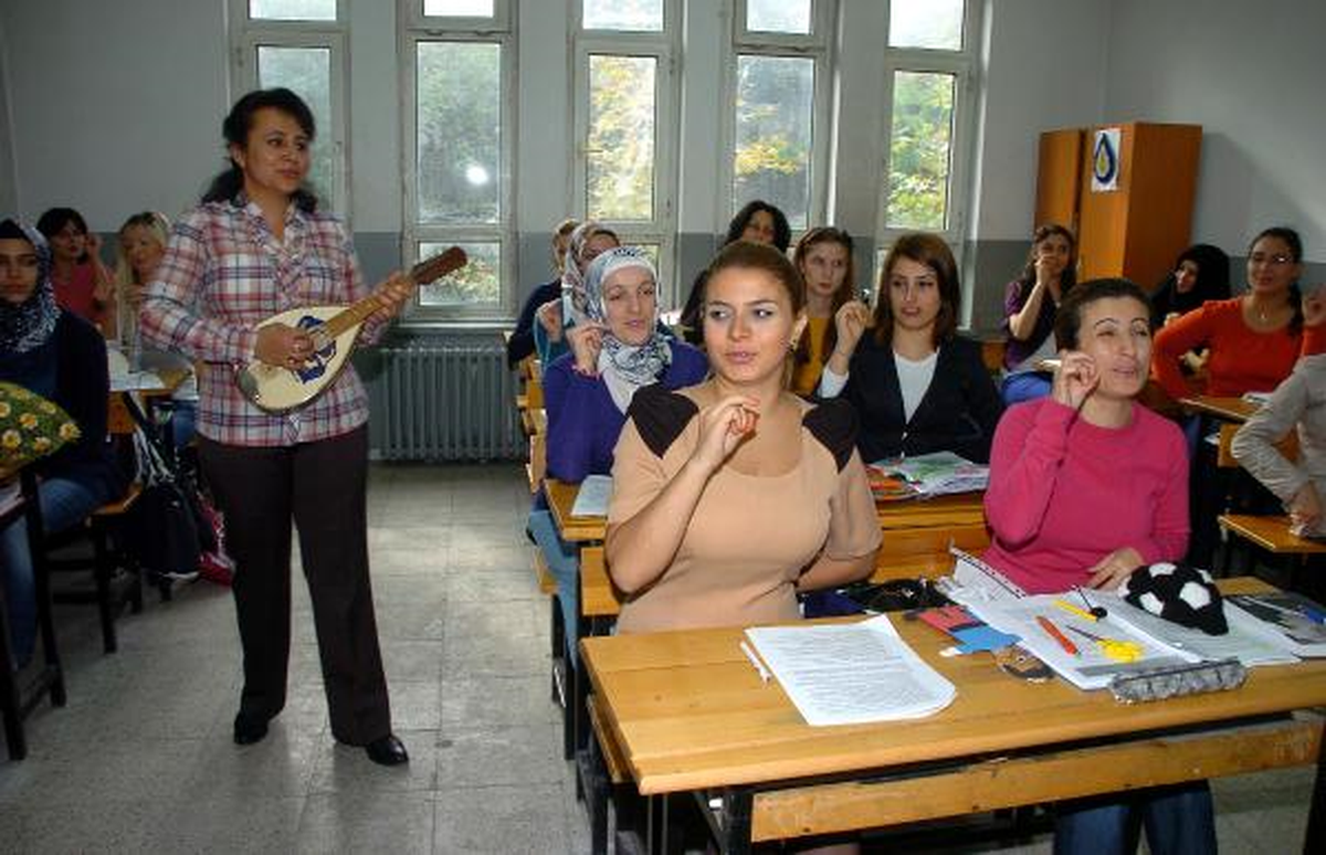Mandolinli Çocuk Bakımı ve Yetiştiriciliği Eğitimi