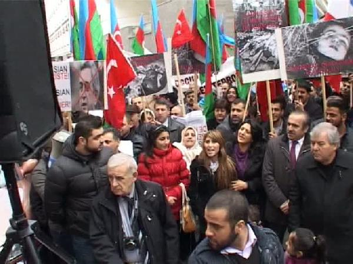 Paris\'te Sarkisyan\'a Protesto