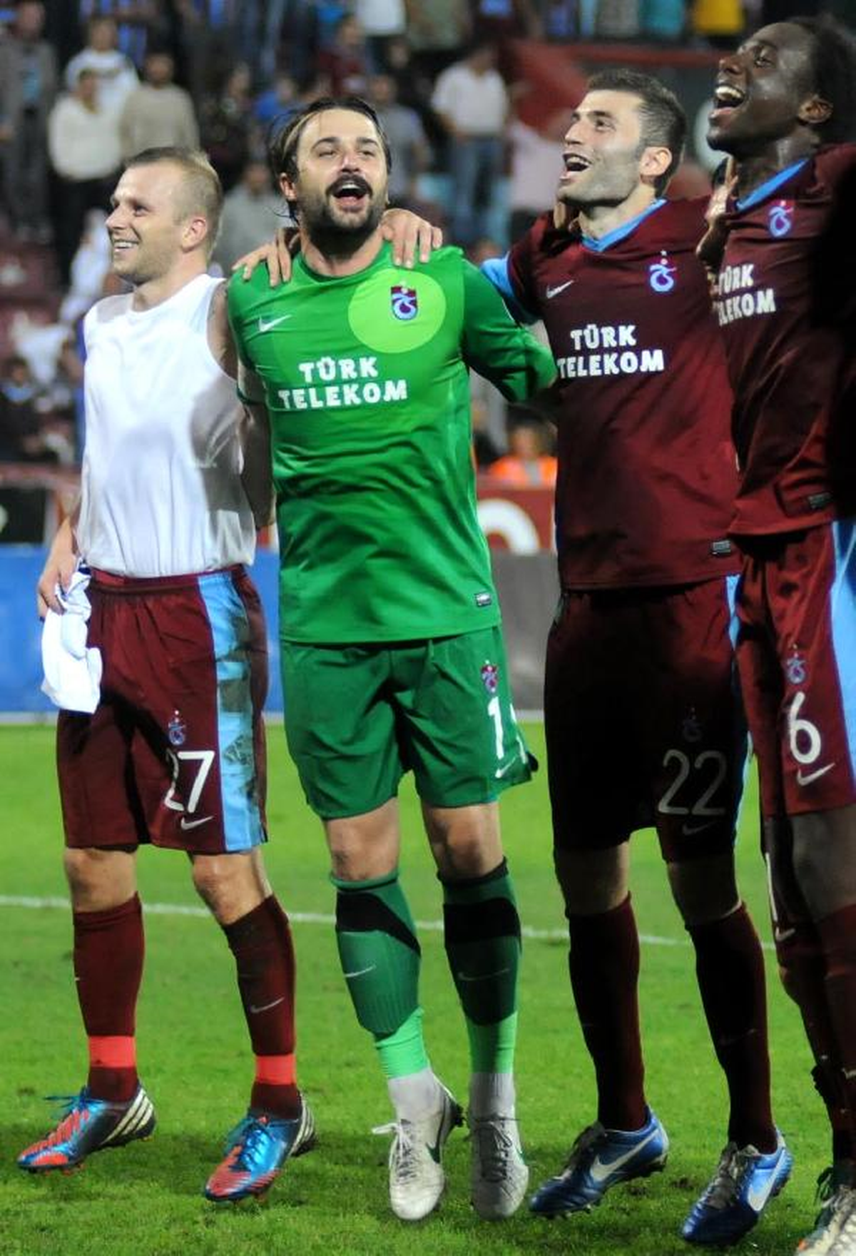 Trabzonspor\'dan Kalecisi Onur\'a Kutlama
