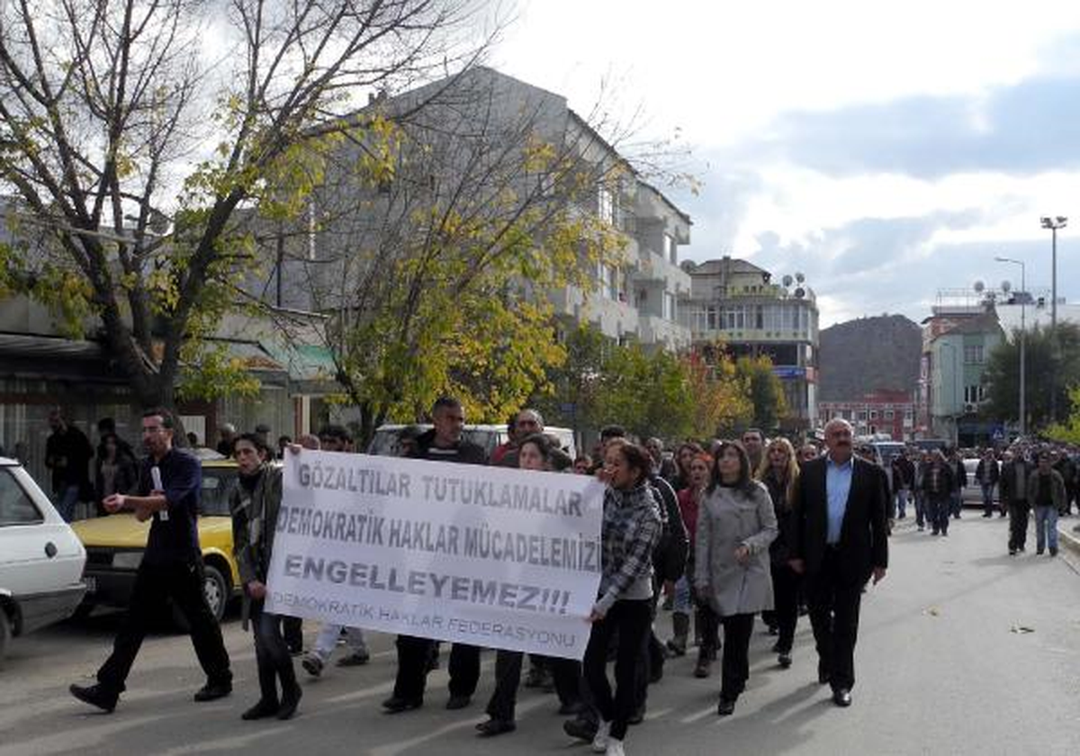 Tunceli\'de Dhf Operasyonu: 13 Gözaltı