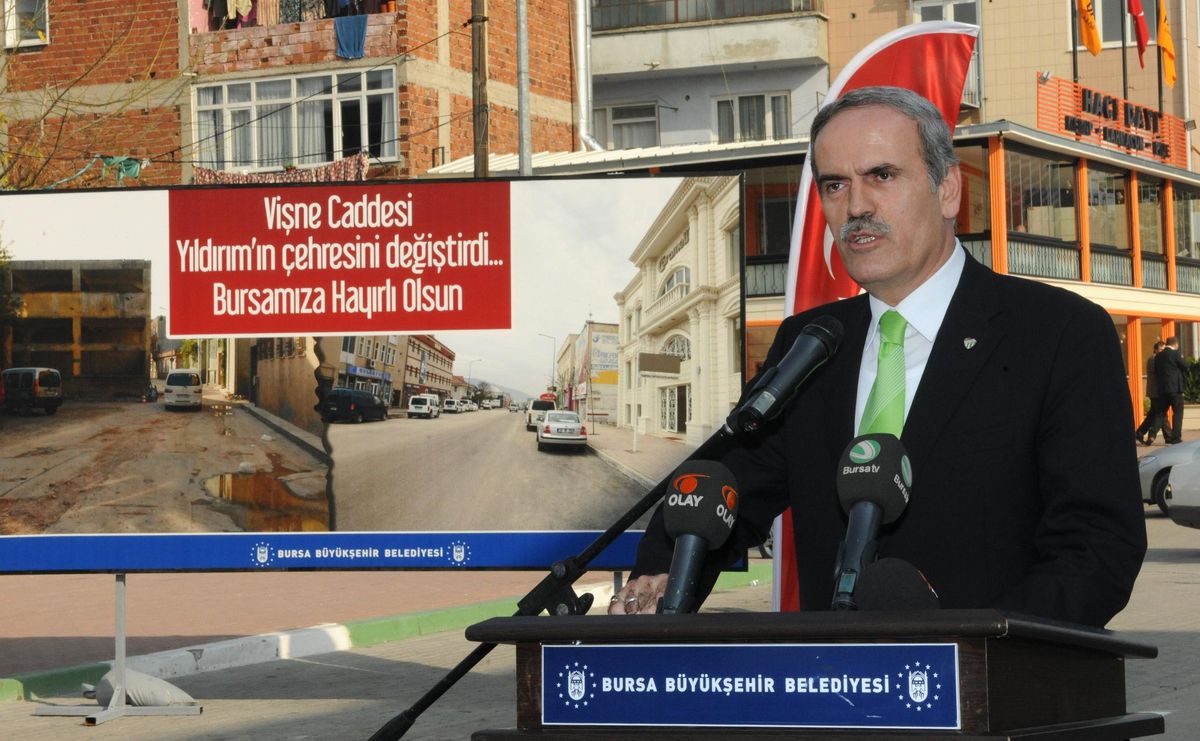 Vişne Caddesi Yeni Yüzüyle Trafiğe Açıldı