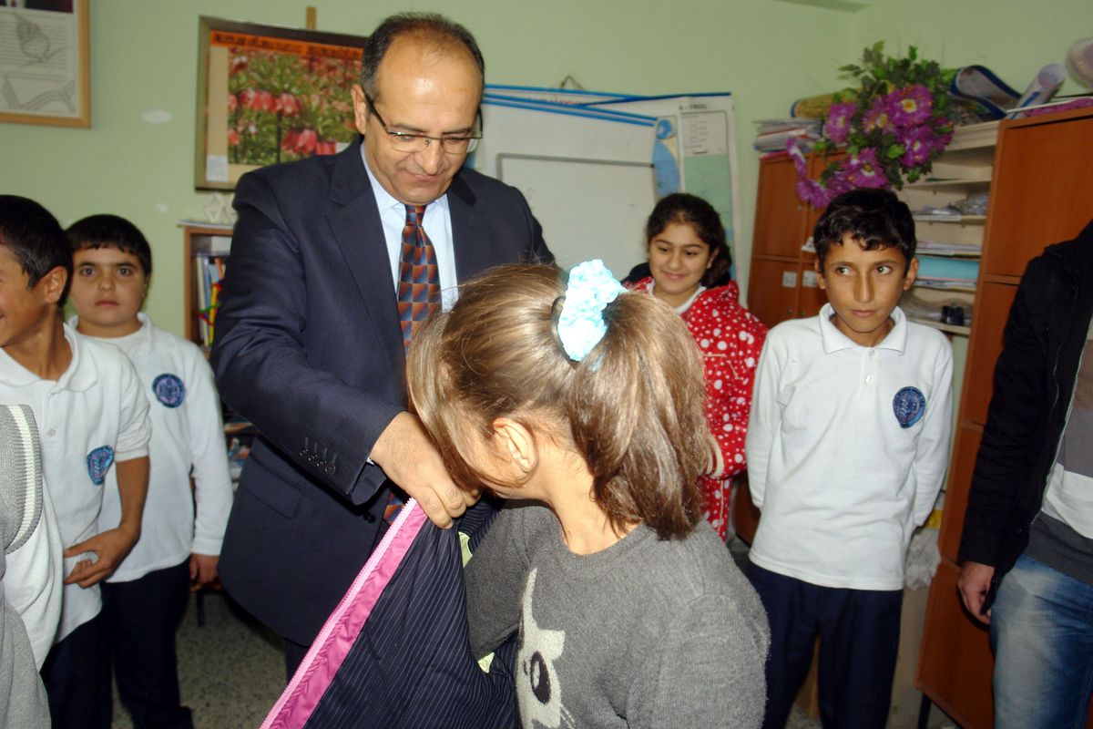 Yütso\'dan Öğrencilere Giyim Yardımı