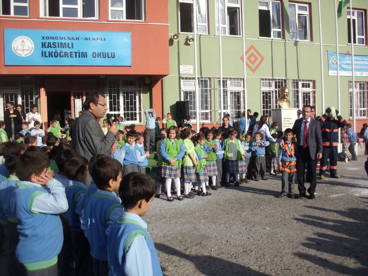 Alaplı İtfaiyesinden Okullarda Afet Eğitimi Tatbikatı