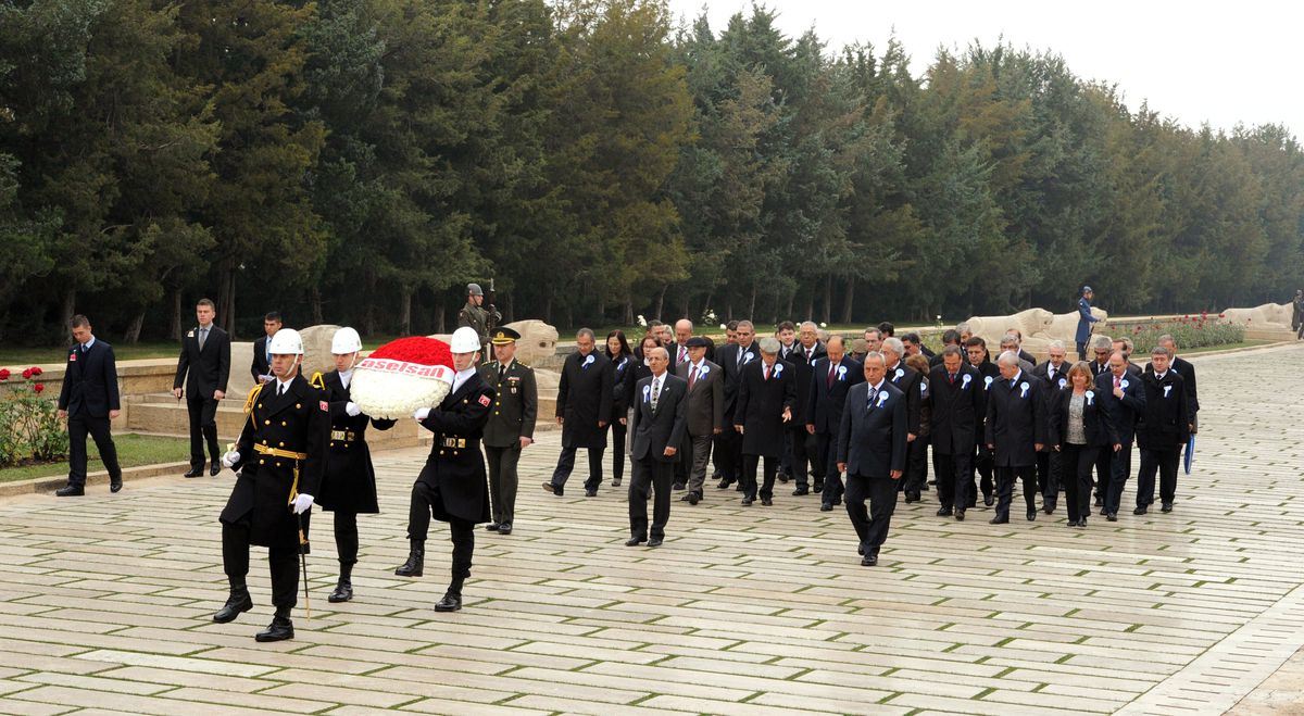 Aselsan 37. Kuruluş Yıldönümünde Tüm Personeliyle Anıtkabir\'i Ziyaret Etti