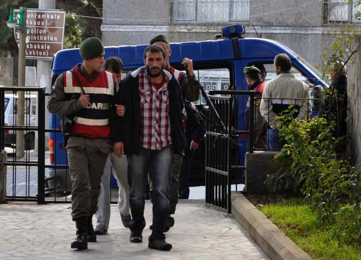 Ayvacık\'ta 22 Kaçak ile 8 Organizatör Yakalandı
