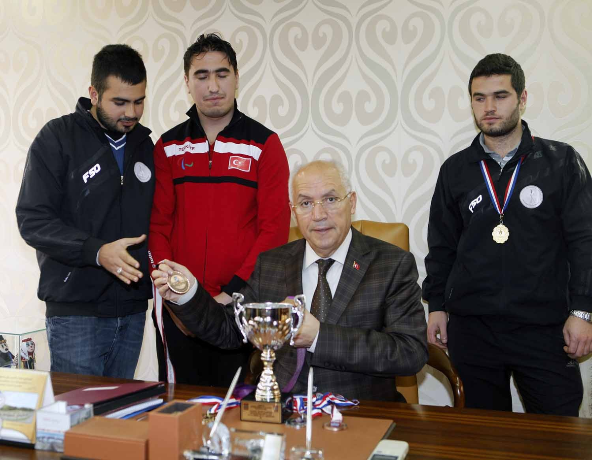 Başkan Yaşar, Görme Engelli Milli Sporcuları Kabul Etti