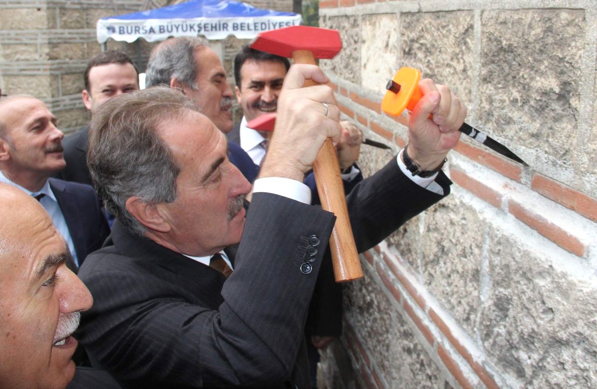 Bursa ) Bakan Günay, Muradiye Külliyesi\'nin Restorasyonuna İlk Harcı Koydu