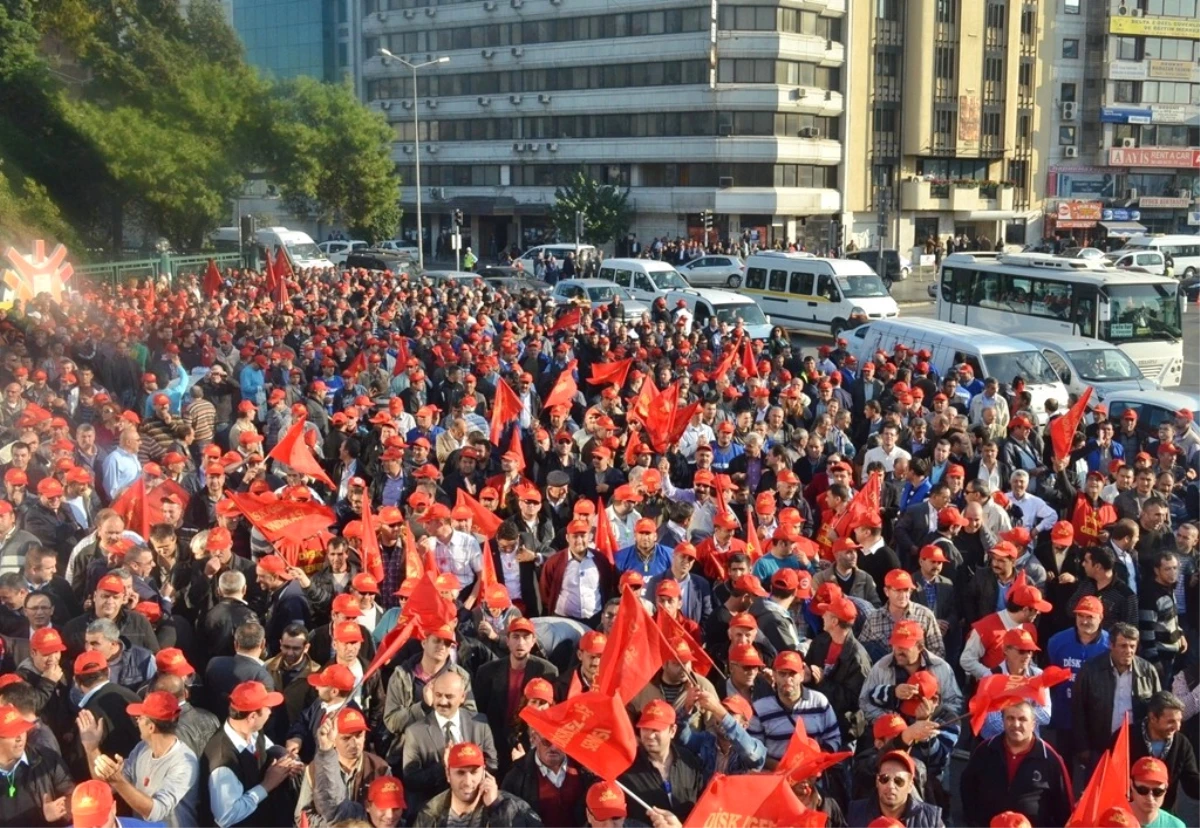 Büyükşehir Belediyesi İşçileri Eylem Yaptı