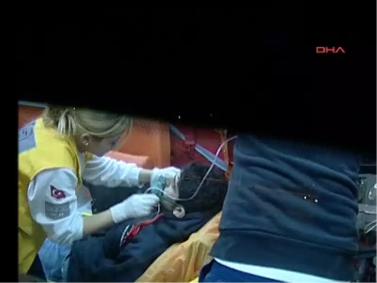 Çamurdan Kurtardığı Otomobiliyle Denize Uçtu Yenikapı Sahilinde Tekerlekleri Çamura Saplanan...