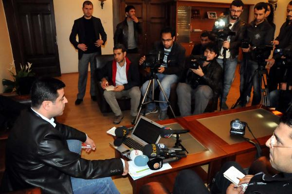 Demirtaş Öcalan Heykeli Konusuna Açıklık Getirdi