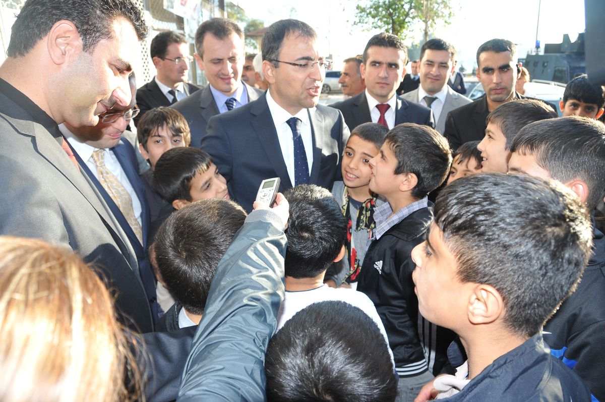 Diyarbakır Valisi Çocukları Uyardı