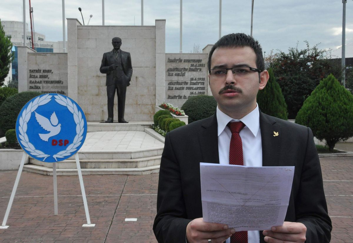 DSP\'liler, Partinin 27. Kuruluş Yıldönümünde Çelenk Koydular