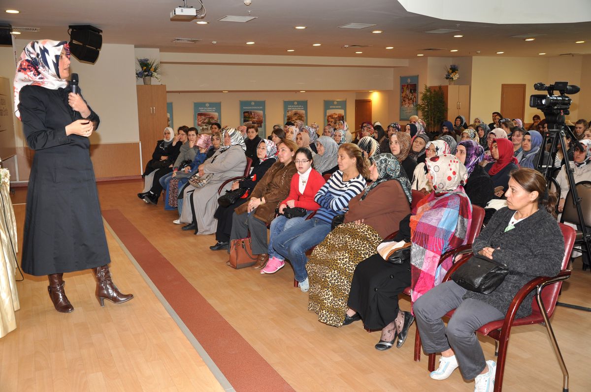 Gop\'ta "Çocuklarda ve Gençlerde Ahlak Eğitimi" Konusu İşlendi