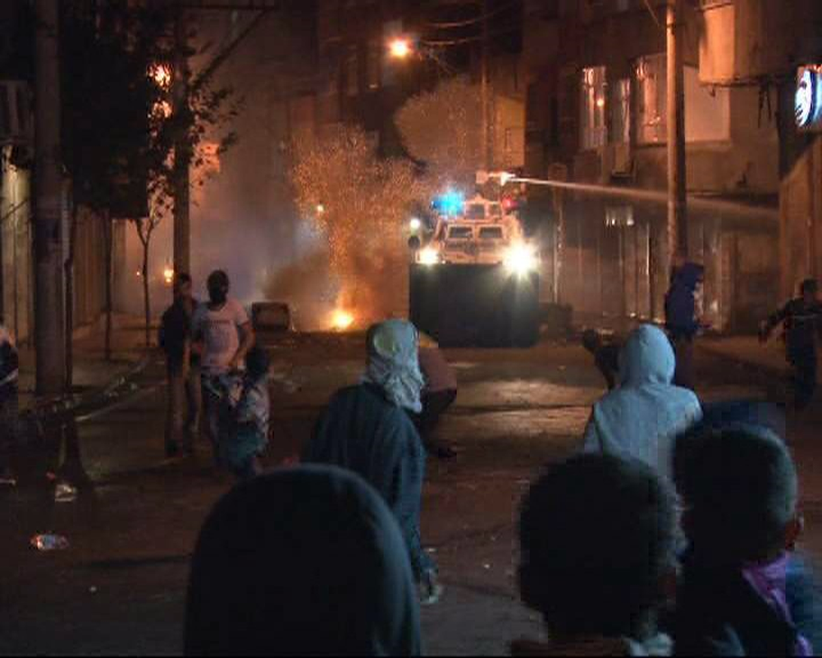 Göstericiler Ses Bombaları ile Saldırdı