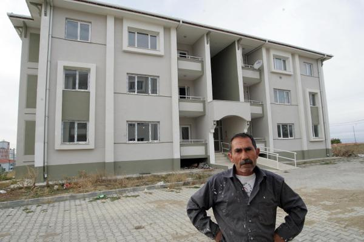 Hasarlı Evlerin Yıkımına \'Elektrik, Su, Telefon\' Ertelemesi