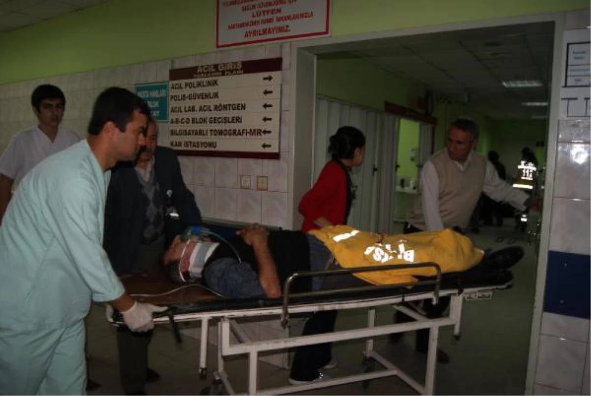 Hasta Taşıyan Ambulans Şarampole Yuvarlandı: 5 Yaralı
