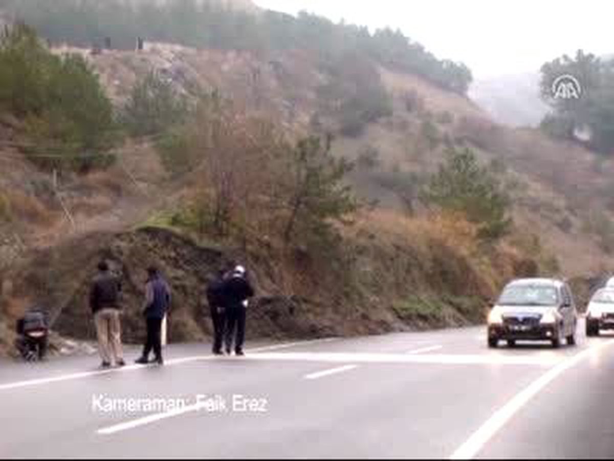 Heyelan Asfaltı 1 Metre Yükseltti