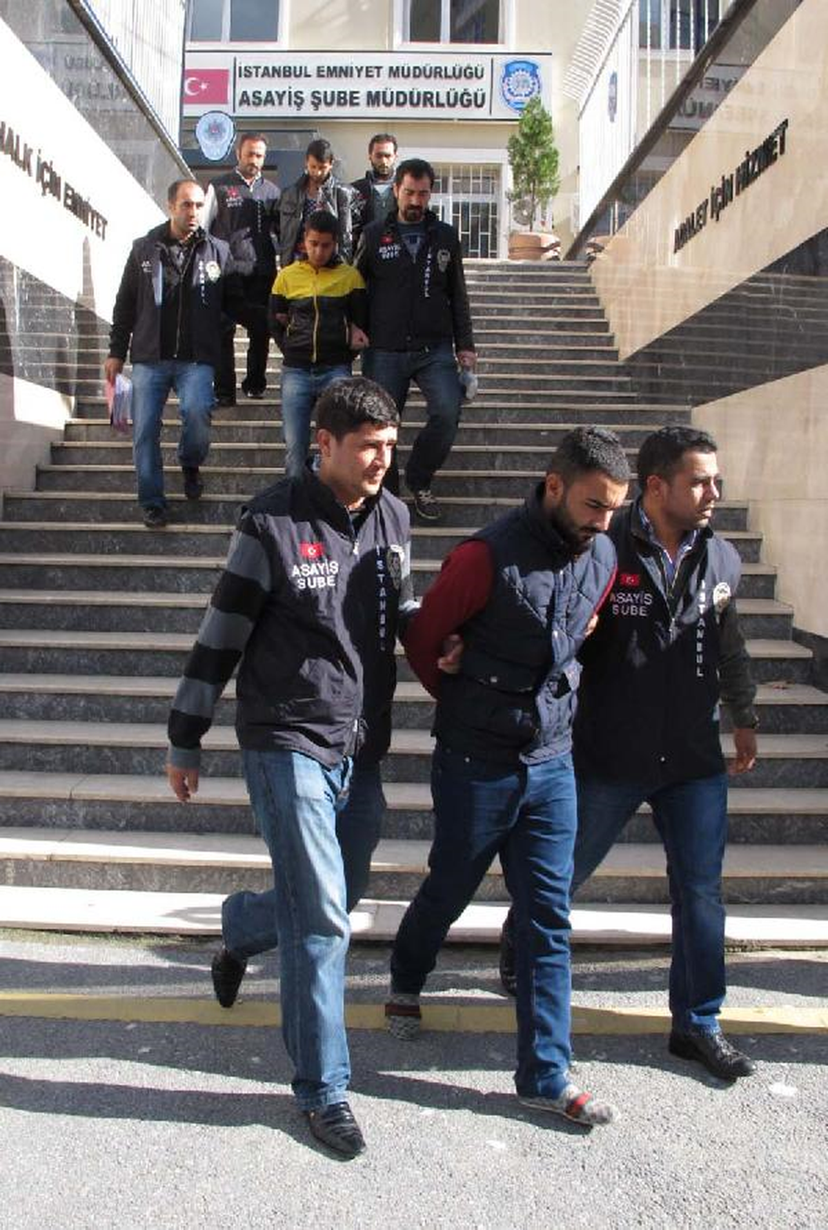 Hırsızlık Zanlılarından Biri İşyeri Sahibinin Yeğeni Çıktı