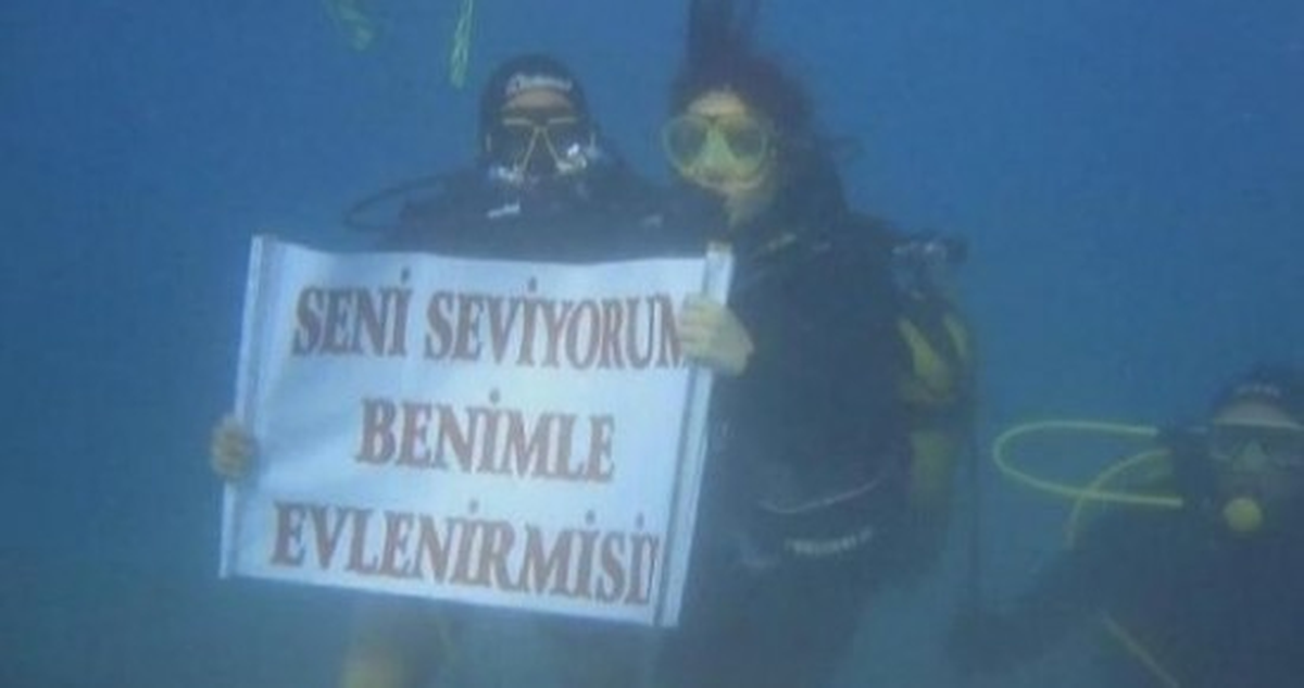 İzmir Su Altında Sürpriz Evlilik Teklifi