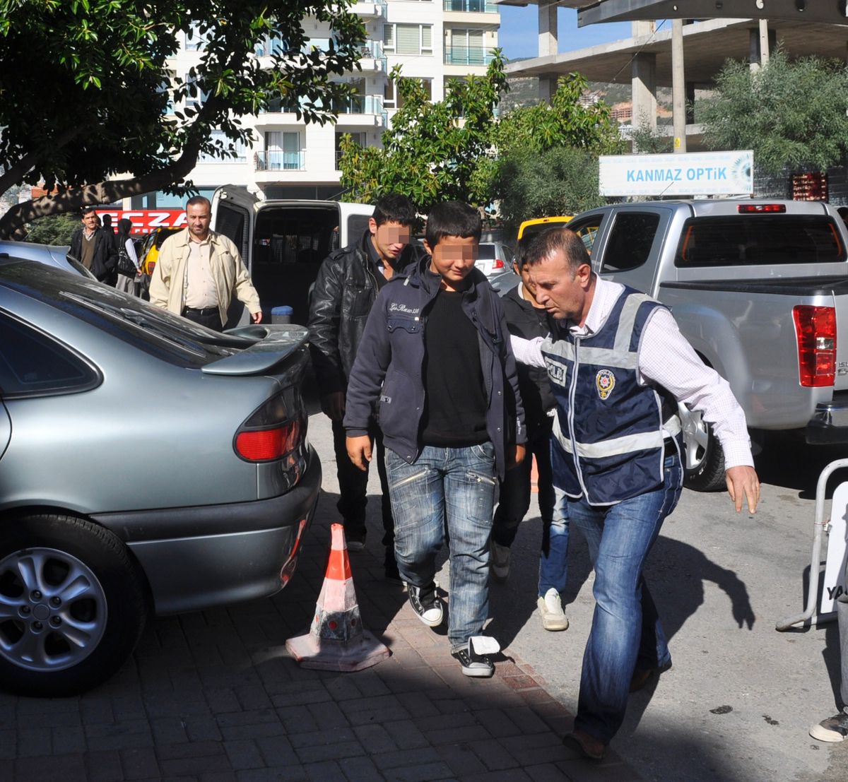 Kaçak Çocuklar Gazipaşa\'da Yakalandı