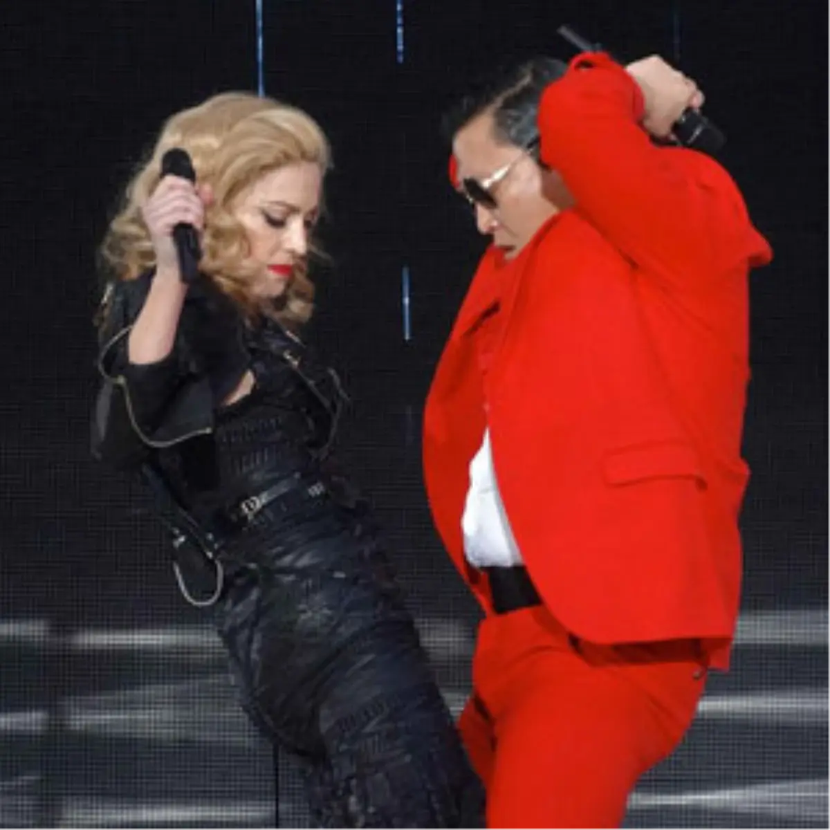 Madonna, "Gangnam Style"In Yıldızı ile Sahneye Çıktı