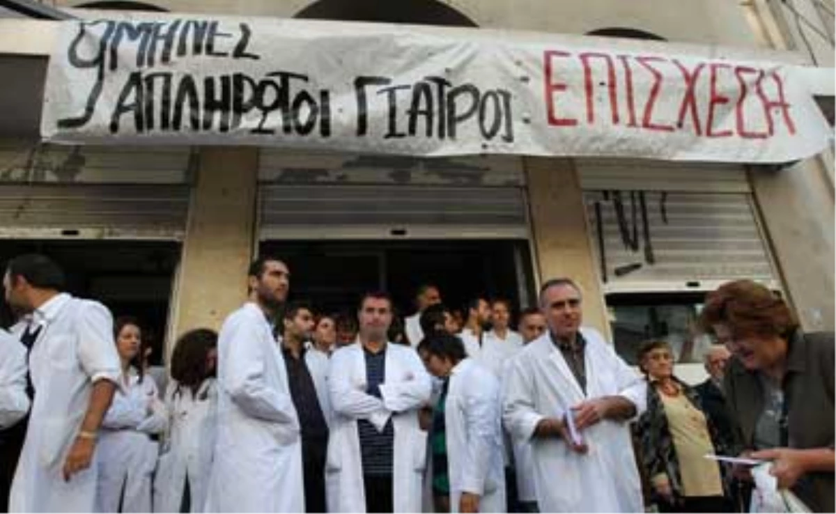 Makedonya\'da Doktorlar Greve Gitti
