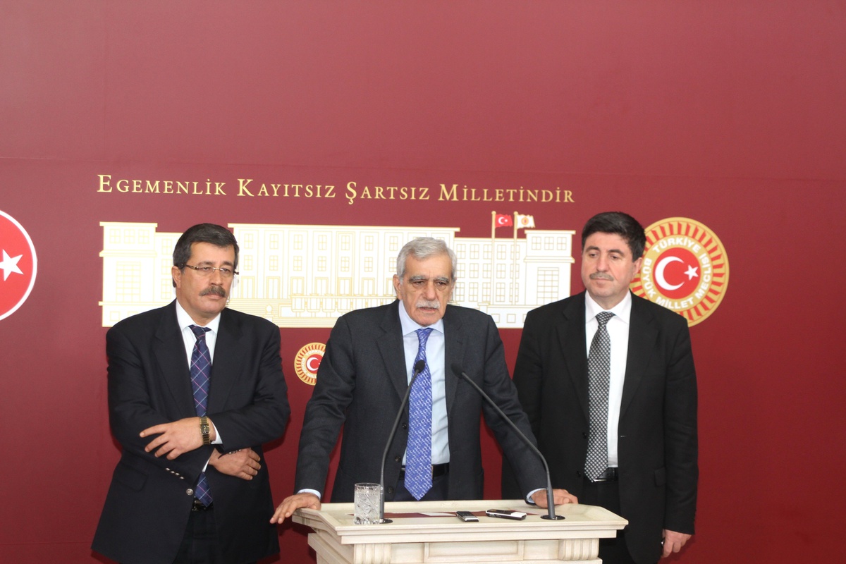 Mardin Bağımsız Milletvekili Ahmet Türk, Leyla Zana\'nın, Süreci Tıkamaya Yönelik Bir Mantıkla Açlık...