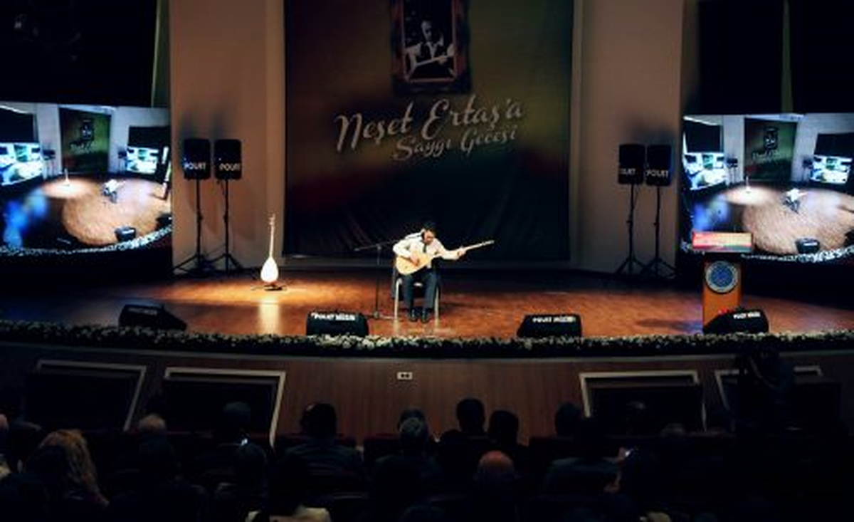 Neşet Ertaş Türküleriyle Anıldı