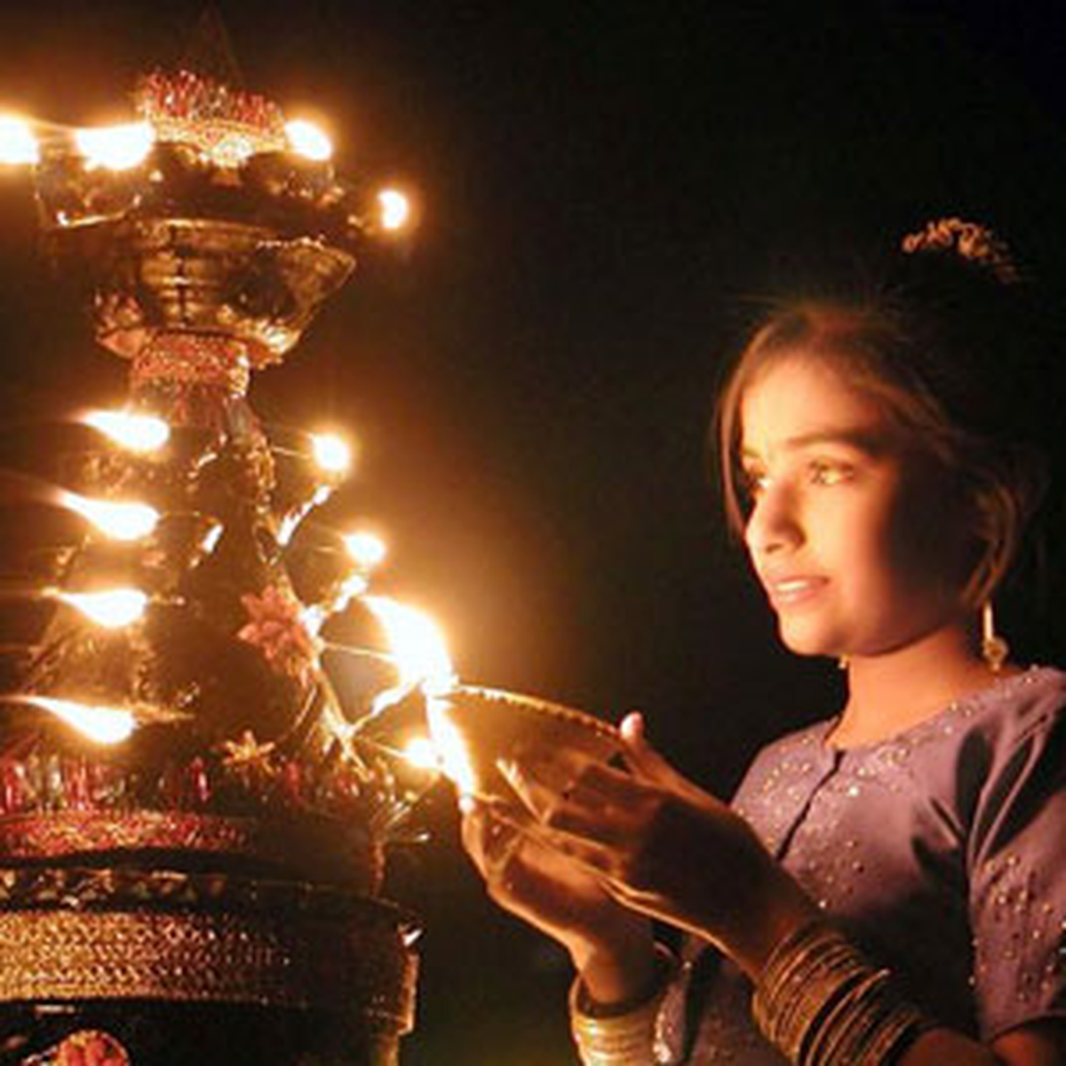 Pakistan\'daki Hindu Toplumu "Diwali" Festivalini Kutluyor