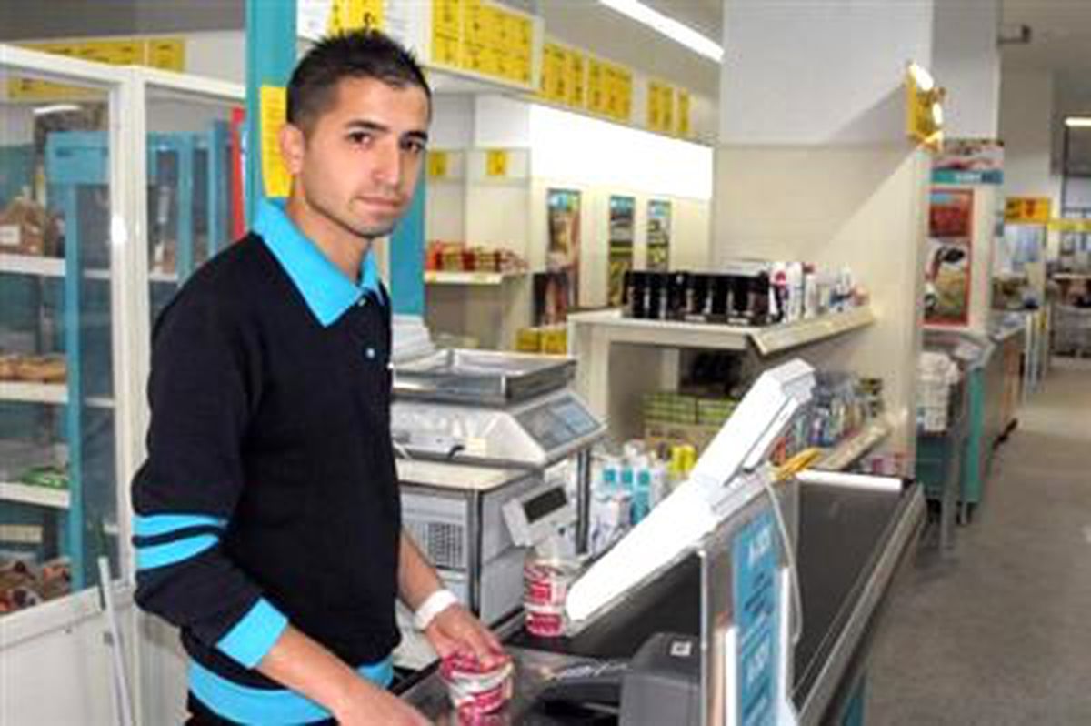 PKK Yandaşları Market Yaktı (2)