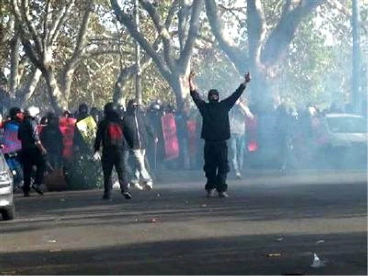 Roma\'da Öğrencilerle Polis Çatıştı
