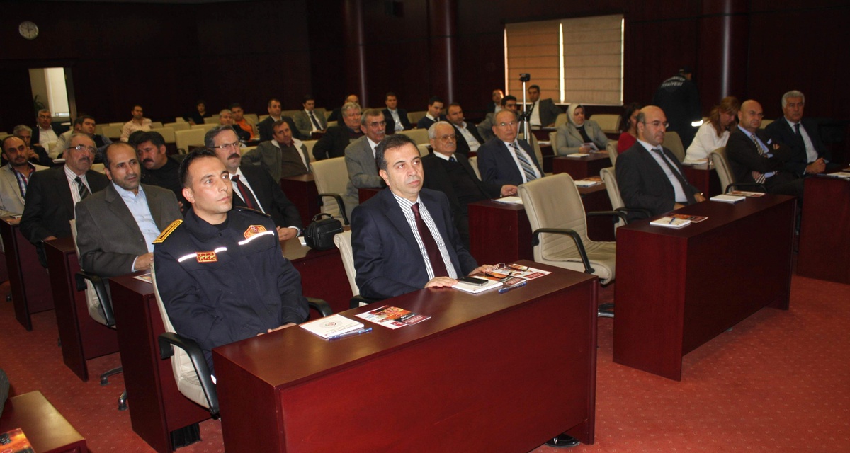 Sanayicilere, "Sigorta Şirketleri Neden Teminat Vermiyor" İsimli Konferans Yapıldı