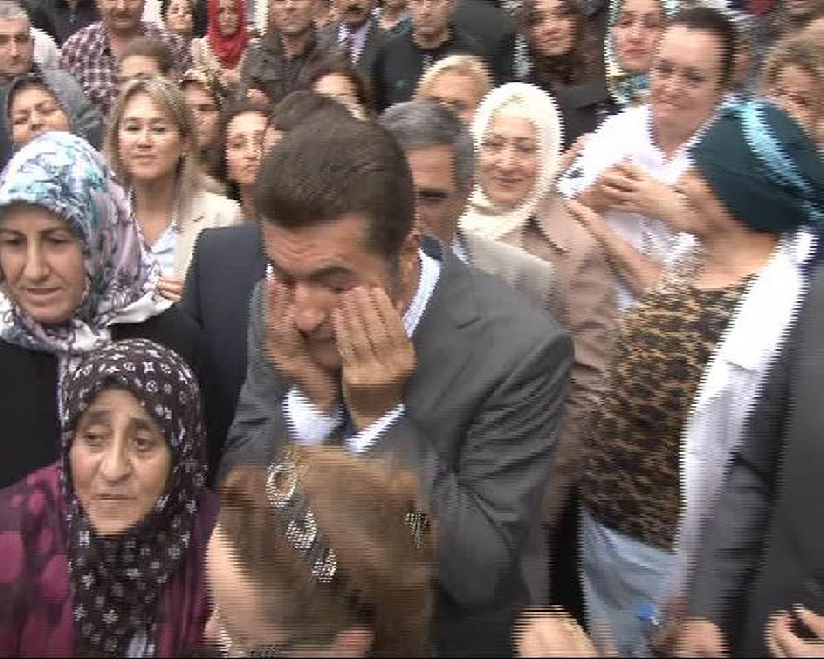Sarıgül Gözyaşlarına Boğuldu