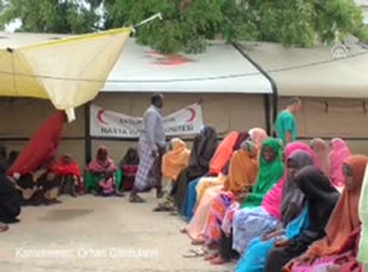 Türk Doktorlar Somali\'de Şifa Dağıtıyor