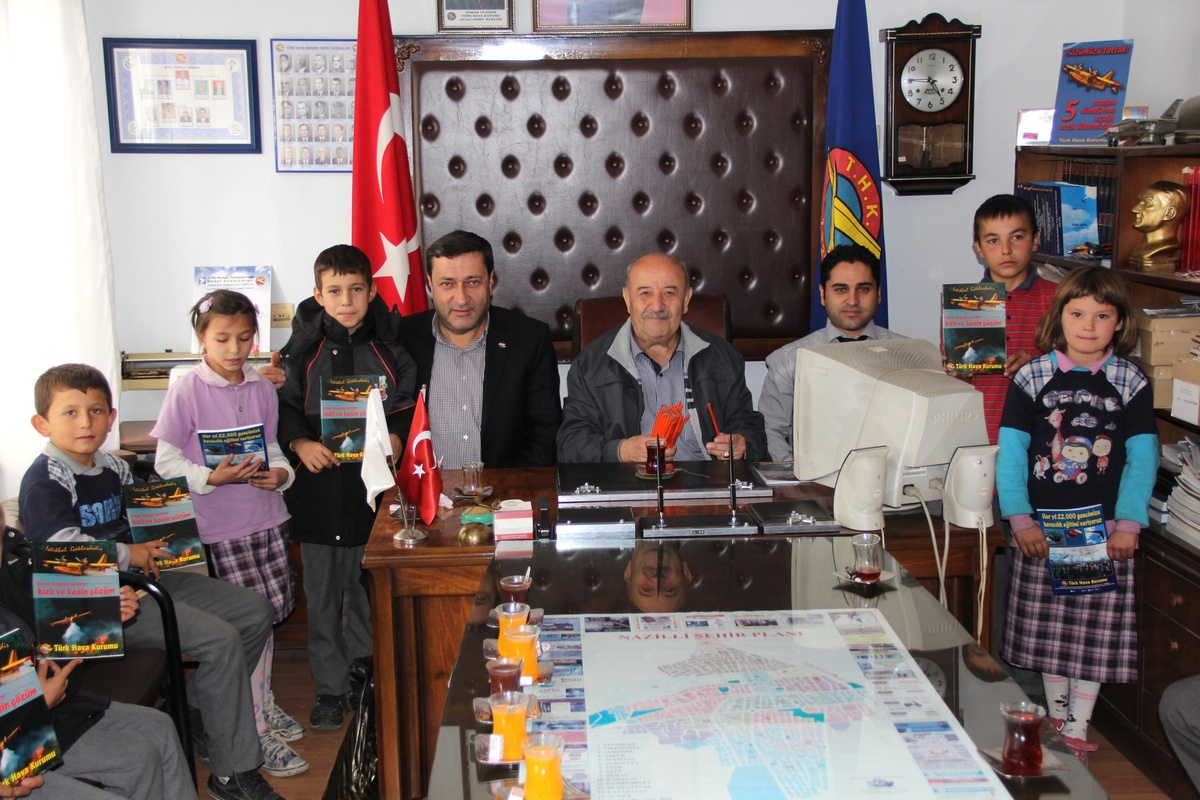 Türk Hava Kurumu Öğrencileri Sevindirdi