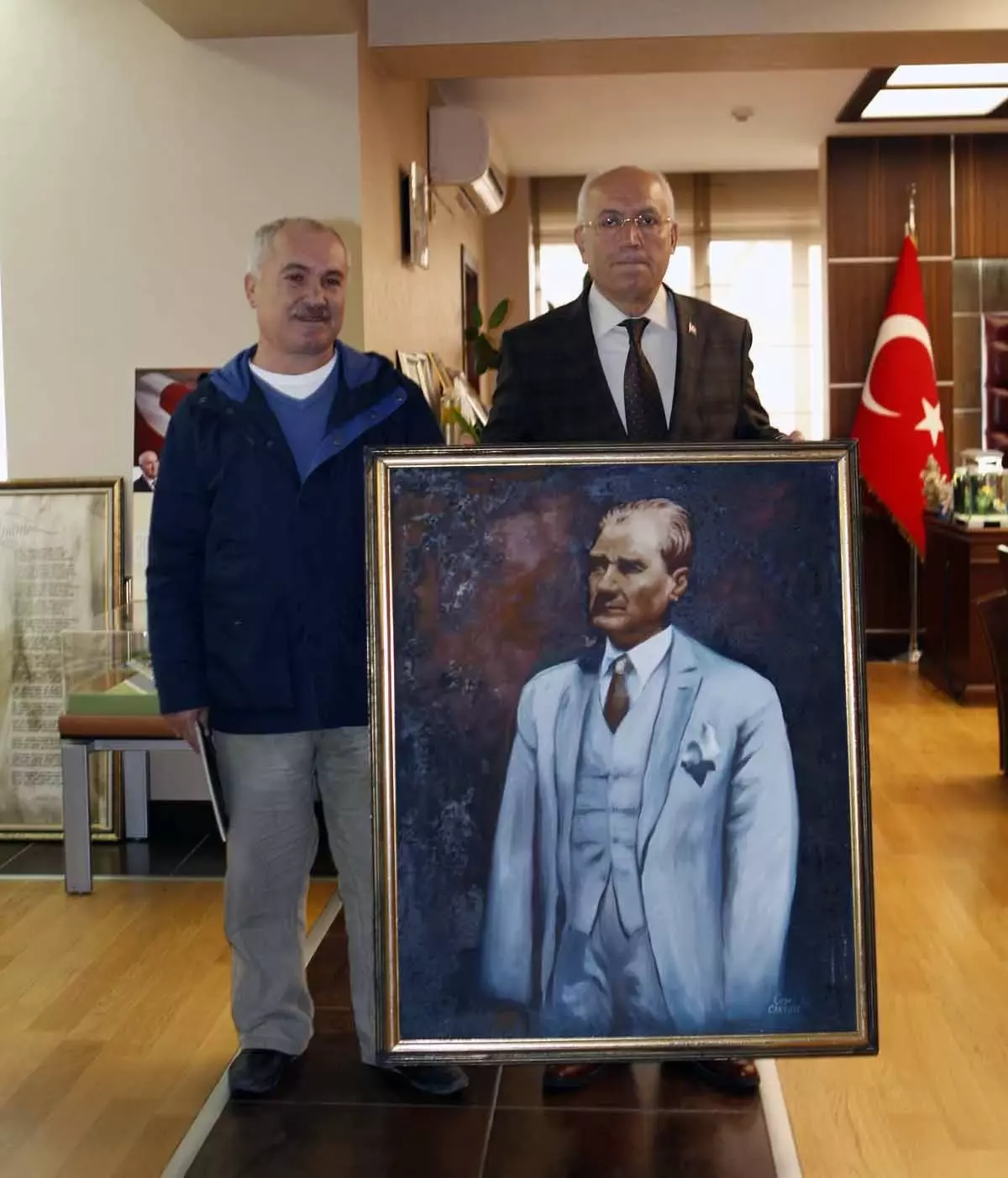 Usta Ressamdan Başkan Yaşar'a Atatürk Tablosu