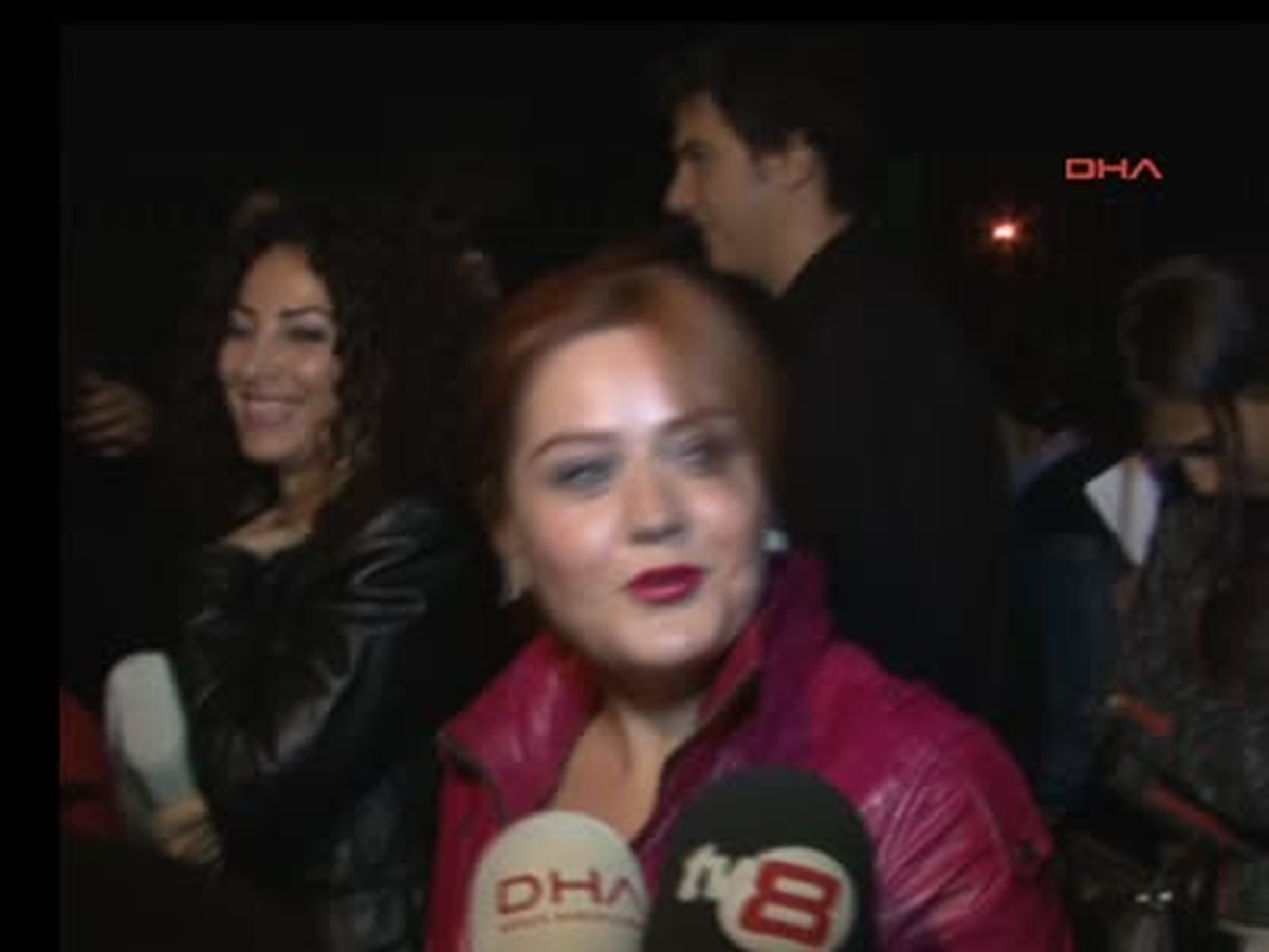 1 Jennifer Lopez İçin Coşkulu Bekleyiş