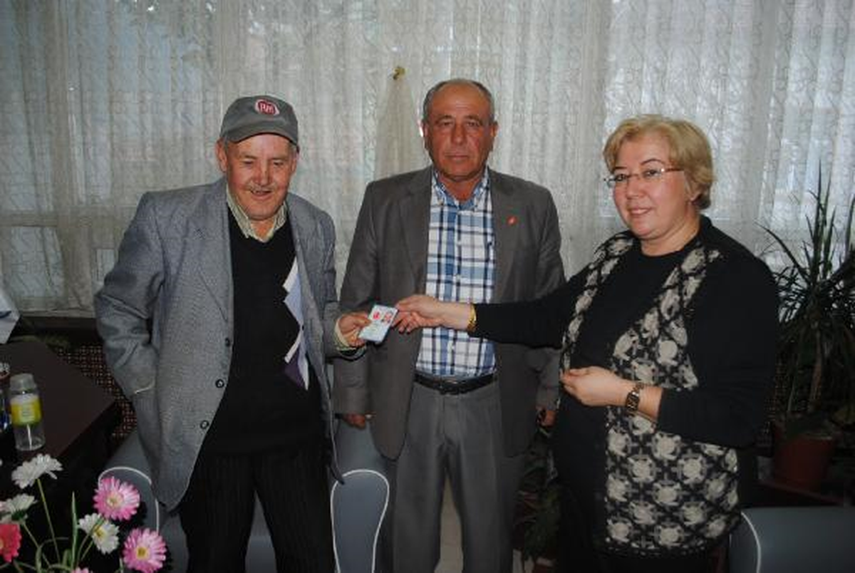 61 Yaşında Nüfus Cüzdanı Sahibi Oldu