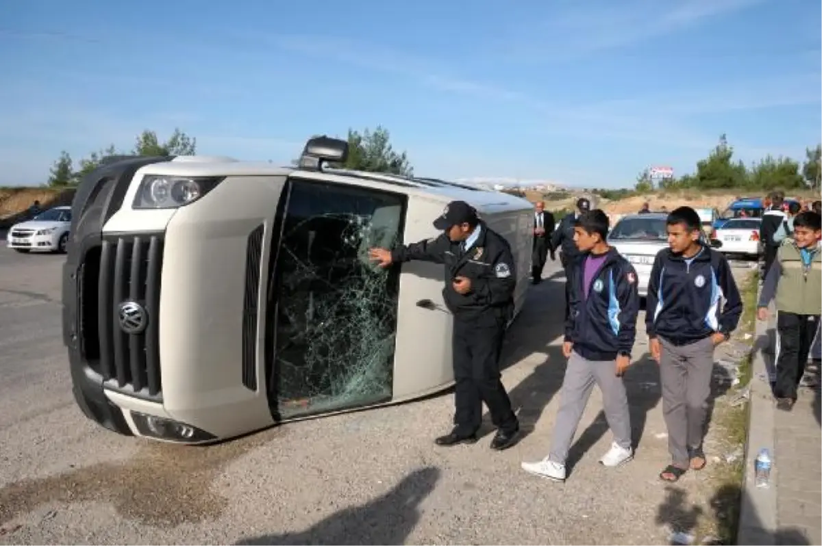 İki Servis Çarpıştı: 20 Öğrenci Yaralı