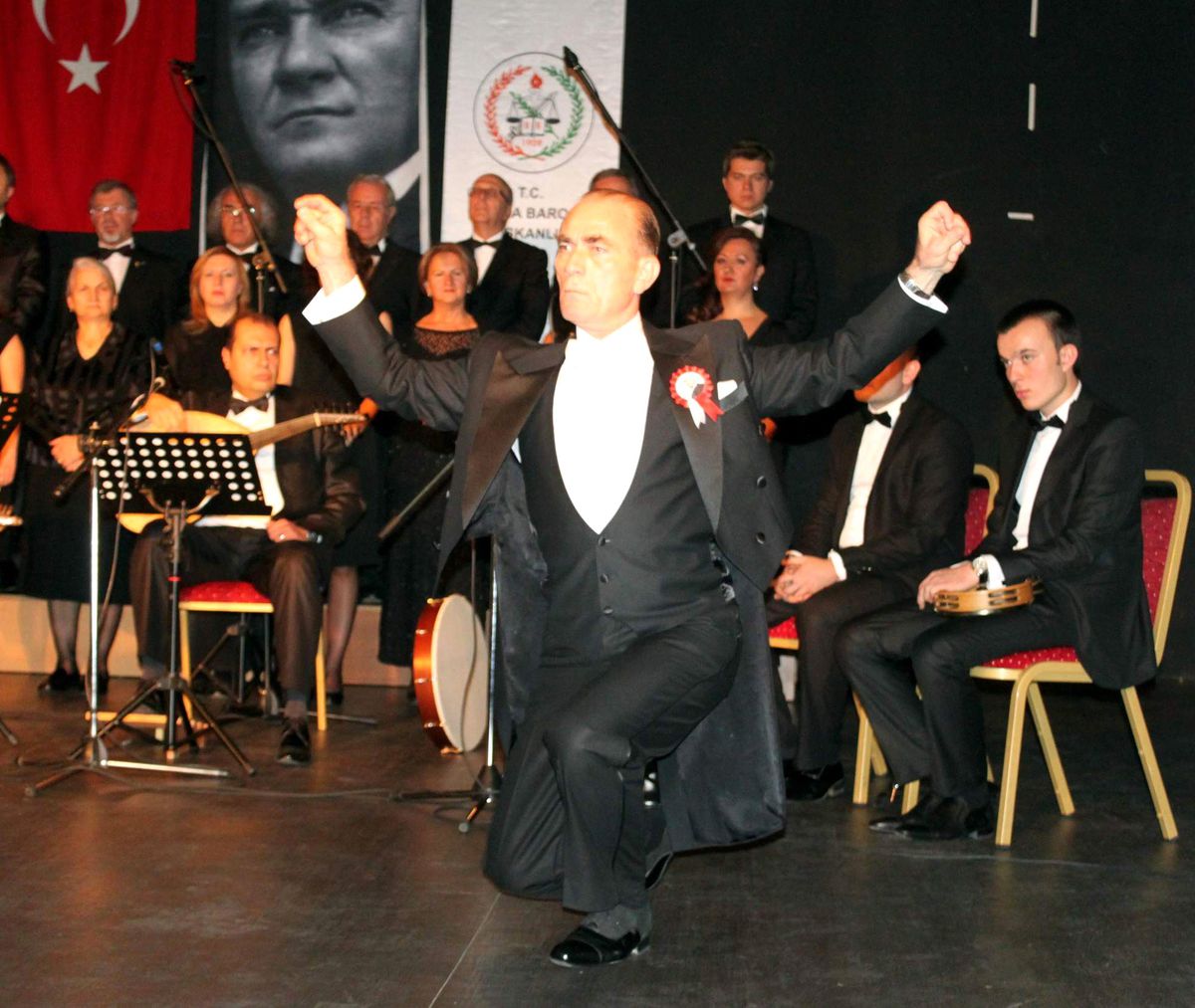 Atatürk\'e Benzerliği Görenleri Şaşırttı
