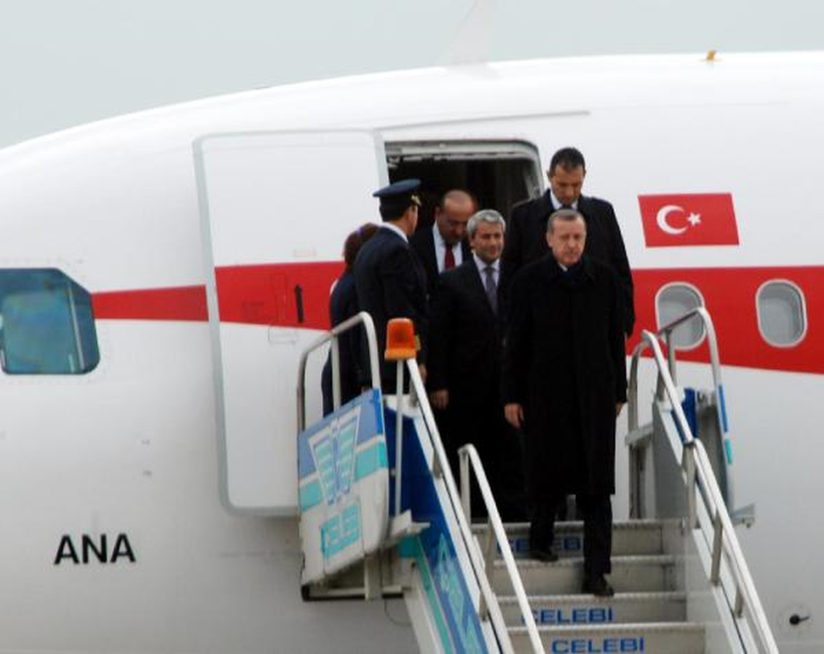 Başbakan Sivil Cengiz Topel Havaalanını Kullandı