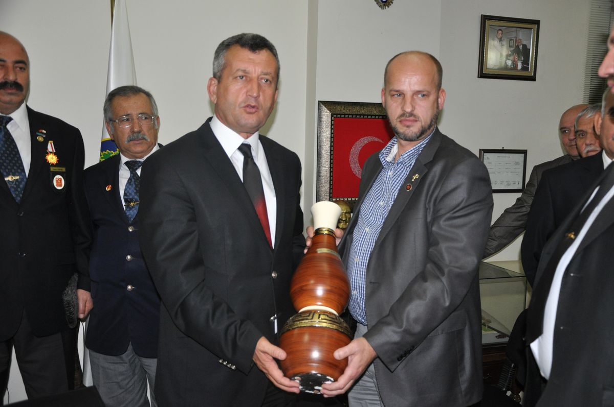 Bosnalı Gazilerden Başkan Şahin\'e Ziyaret