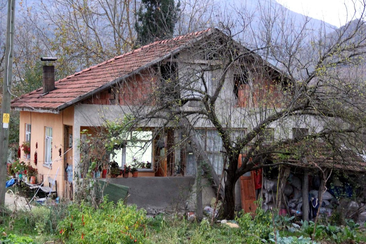 Cami İmamı ve Cemaat Endişeli
