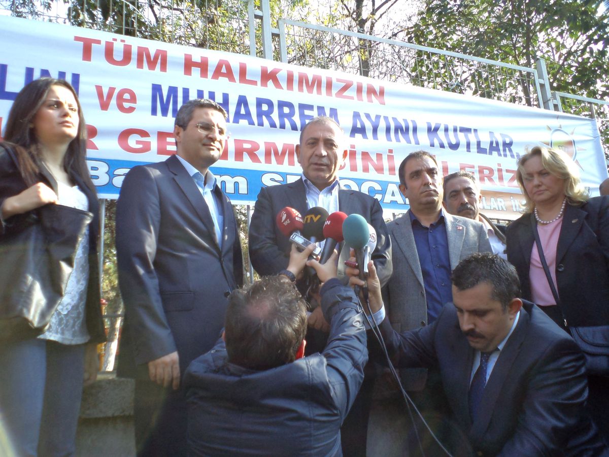 CHP\'den AK Parti Pankartlarına Tepki