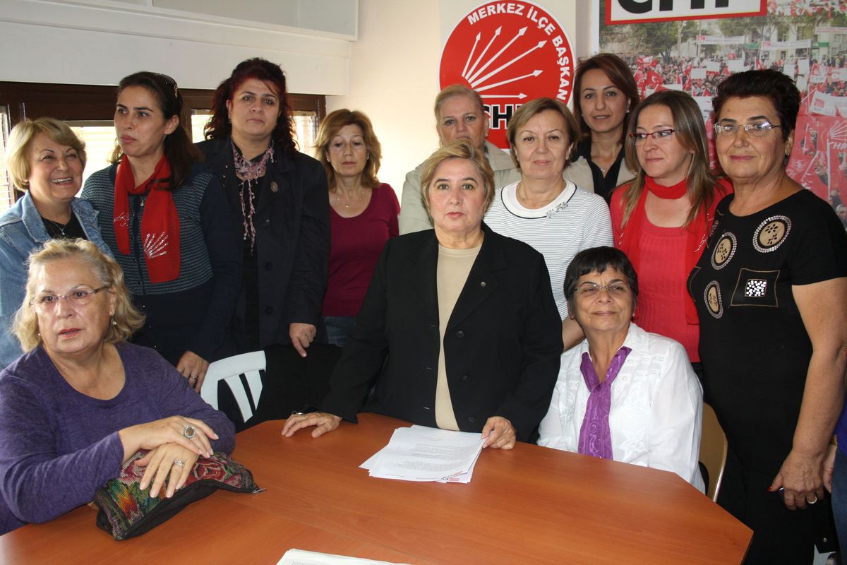 CHP\'den Kadınlara Siyaset Çağrısı